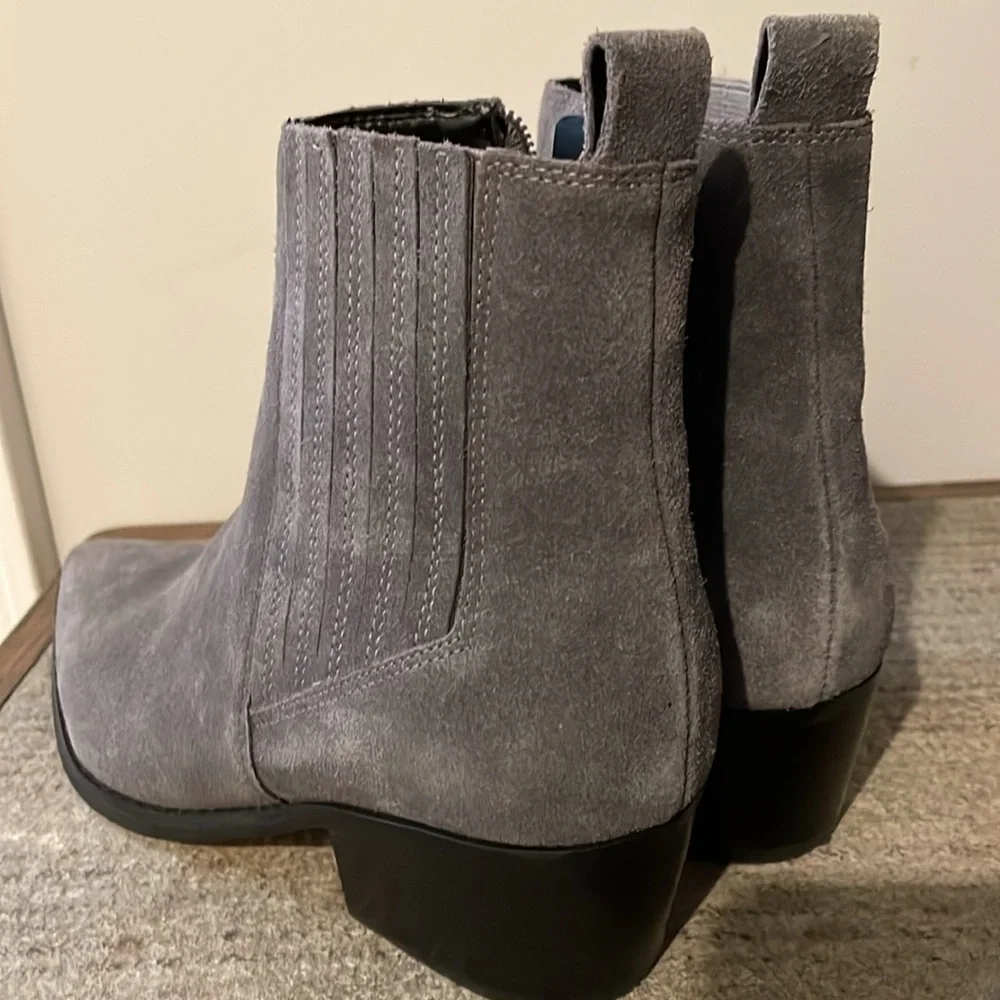 Marc Fisher Ankle Boots Size 7 Gray Suede Pointed Toe Chunky Heel Decor Toe Tips - Picture 11 of 13